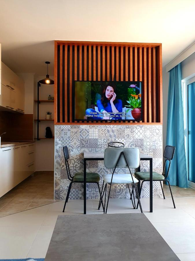 Anja & Ogo Apartments Sea View & Pool Petrovac Kültér fotó