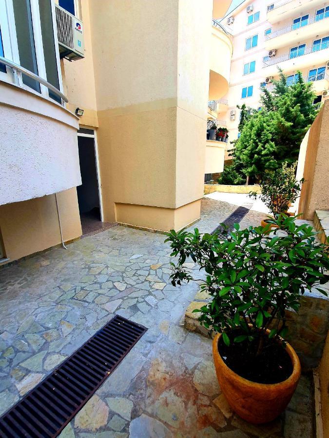 Anja & Ogo Apartments Sea View & Pool Petrovac Kültér fotó